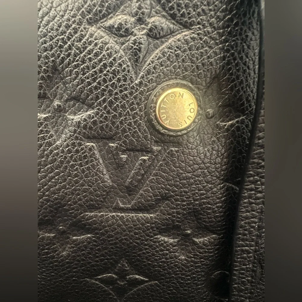 Louis Vuitton Montaigne MM Leather Handbag with Strap - Picture 7 of 14